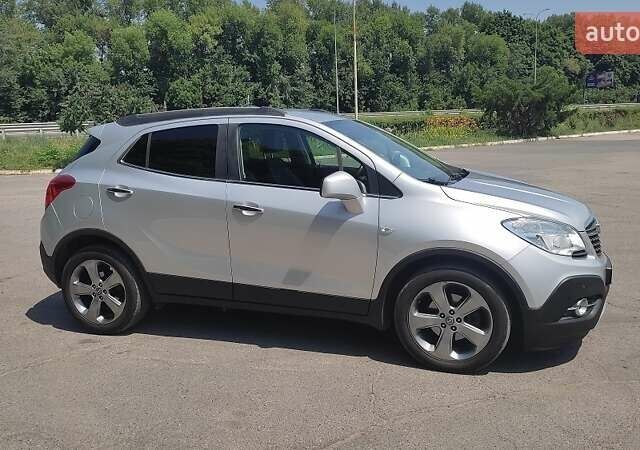 Серый Опель Mokka, объемом двигателя 1.69 л и пробегом 237 тыс. км за 9999 $, фото 2 на Automoto.ua