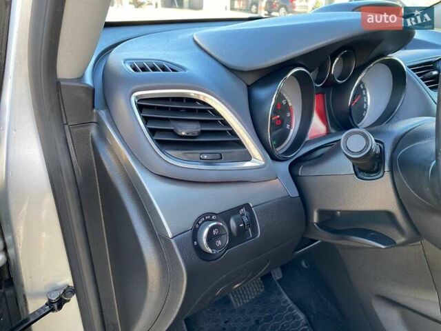 Серый Опель Mokka, объемом двигателя 1.36 л и пробегом 70 тыс. км за 13800 $, фото 14 на Automoto.ua