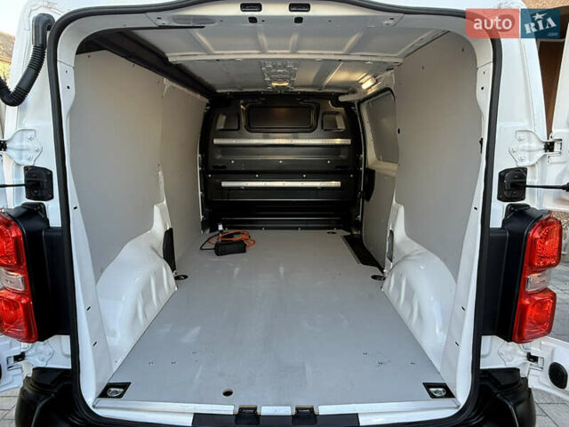 Белый Опель Vivaro-e, объемом двигателя 0 л и пробегом 50 тыс. км за 20878 $, фото 33 на Automoto.ua