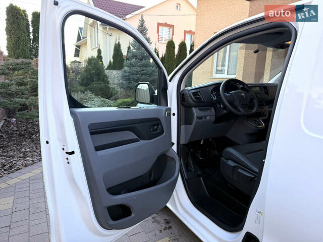 Белый Опель Vivaro-e, объемом двигателя 0 л и пробегом 50 тыс. км за 20878 $, фото 14 на Automoto.ua