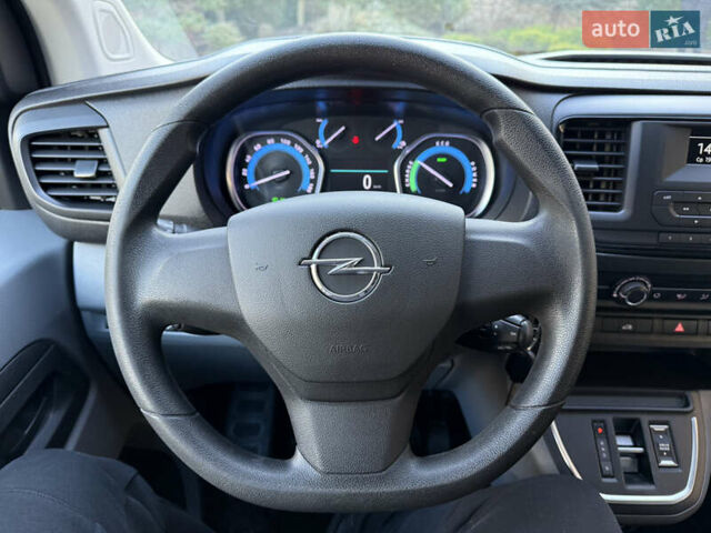 Белый Опель Vivaro-e, объемом двигателя 0 л и пробегом 50 тыс. км за 20878 $, фото 21 на Automoto.ua