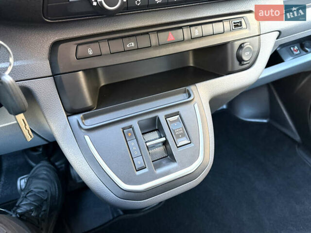 Белый Опель Vivaro-e, объемом двигателя 0 л и пробегом 50 тыс. км за 20878 $, фото 28 на Automoto.ua