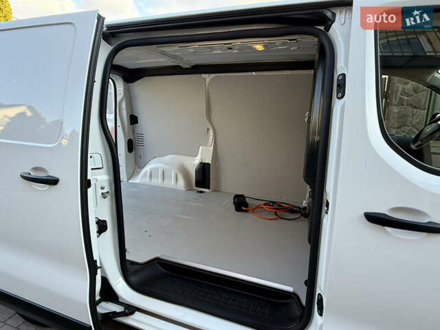 Белый Опель Vivaro-e, объемом двигателя 0 л и пробегом 50 тыс. км за 20878 $, фото 36 на Automoto.ua