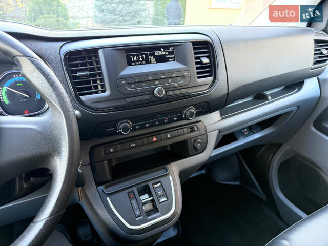 Белый Опель Vivaro-e, объемом двигателя 0 л и пробегом 50 тыс. км за 20878 $, фото 26 на Automoto.ua