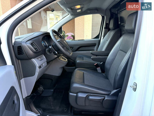 Белый Опель Vivaro-e, объемом двигателя 0 л и пробегом 50 тыс. км за 20878 $, фото 17 на Automoto.ua