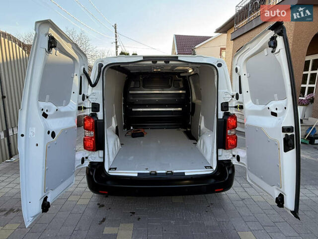 Белый Опель Vivaro-e, объемом двигателя 0 л и пробегом 50 тыс. км за 20878 $, фото 30 на Automoto.ua