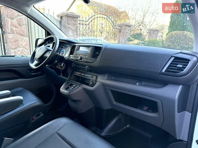 Белый Опель Vivaro-e, объемом двигателя 0 л и пробегом 50 тыс. км за 20878 $, фото 44 на Automoto.ua