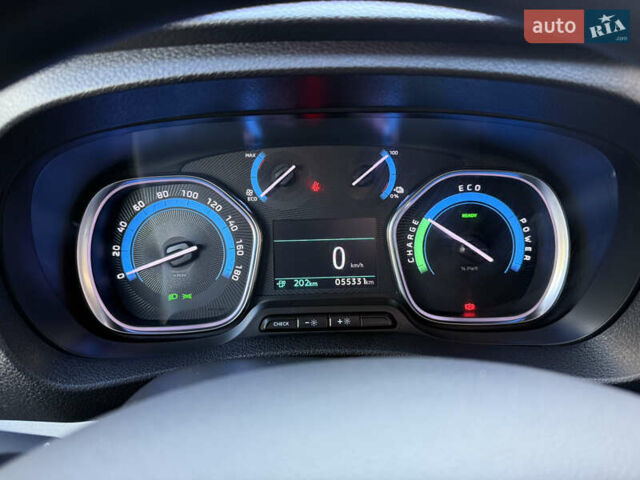 Белый Опель Vivaro-e, объемом двигателя 0 л и пробегом 50 тыс. км за 20878 $, фото 24 на Automoto.ua