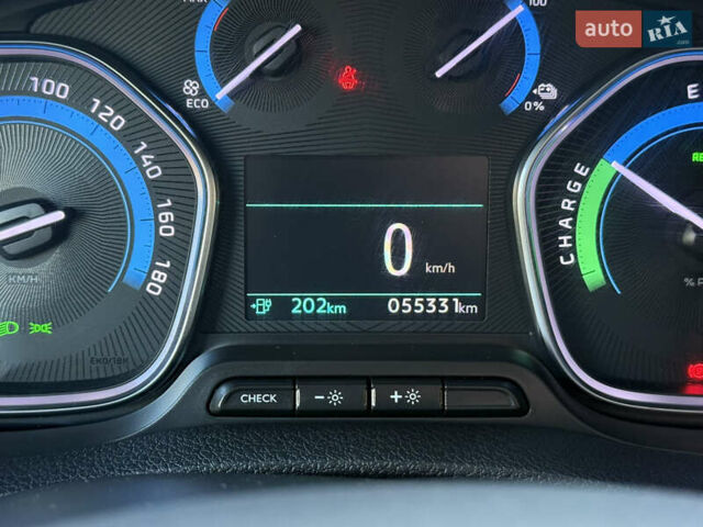 Белый Опель Vivaro-e, объемом двигателя 0 л и пробегом 50 тыс. км за 20878 $, фото 25 на Automoto.ua