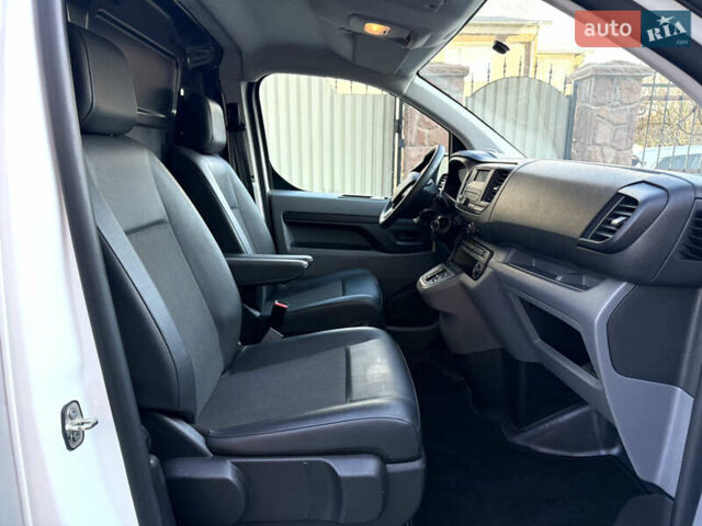 Белый Опель Vivaro-e, объемом двигателя 0 л и пробегом 50 тыс. км за 20878 $, фото 43 на Automoto.ua