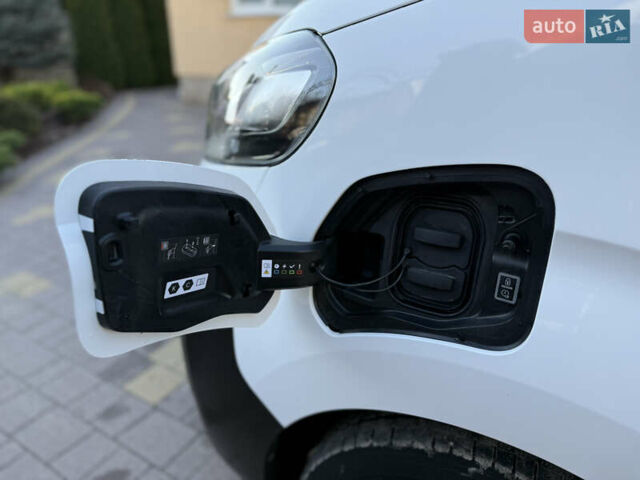 Белый Опель Vivaro-e, объемом двигателя 0 л и пробегом 50 тыс. км за 20878 $, фото 12 на Automoto.ua