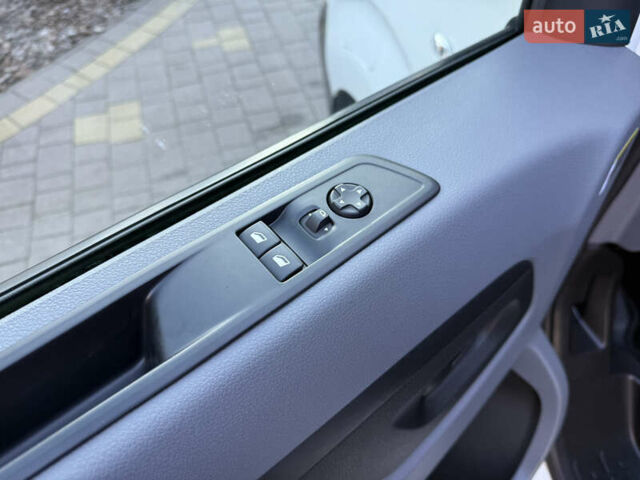 Белый Опель Vivaro-e, объемом двигателя 0 л и пробегом 50 тыс. км за 20878 $, фото 16 на Automoto.ua