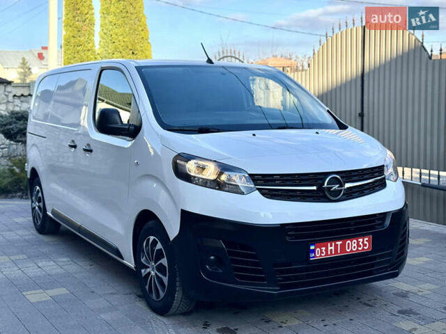 Белый Опель Vivaro-e, объемом двигателя 0 л и пробегом 50 тыс. км за 20878 $, фото 1 на Automoto.ua