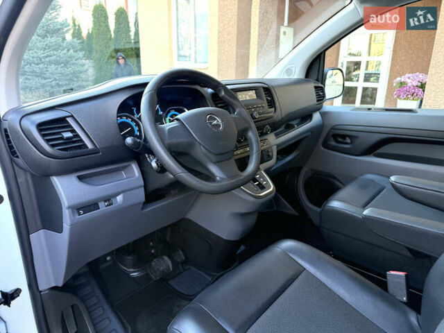 Белый Опель Vivaro-e, объемом двигателя 0 л и пробегом 50 тыс. км за 20878 $, фото 19 на Automoto.ua