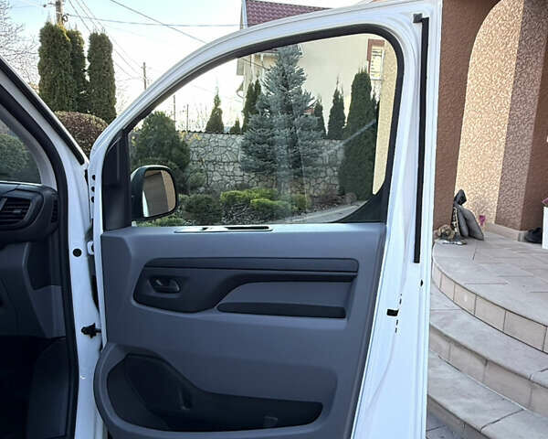 Белый Опель Vivaro-e, объемом двигателя 0 л и пробегом 50 тыс. км за 20878 $, фото 41 на Automoto.ua