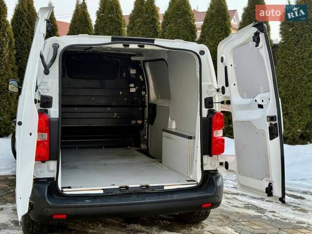 Белый Опель Vivaro-e, объемом двигателя 0 л и пробегом 88 тыс. км за 21800 $, фото 16 на Automoto.ua