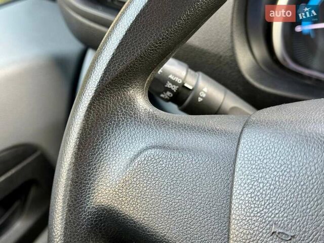 Белый Опель Vivaro-e, объемом двигателя 0 л и пробегом 88 тыс. км за 21800 $, фото 29 на Automoto.ua