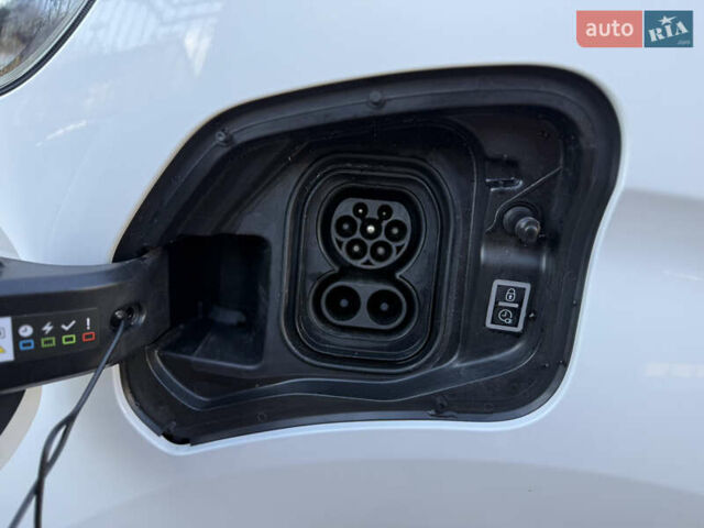 Белый Опель Vivaro-e, объемом двигателя 0 л и пробегом 50 тыс. км за 20878 $, фото 13 на Automoto.ua