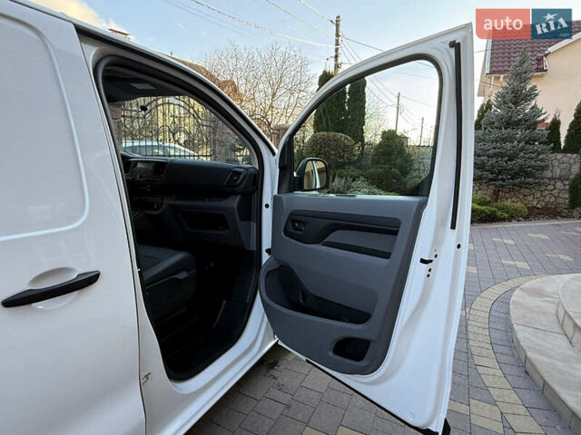 Белый Опель Vivaro-e, объемом двигателя 0 л и пробегом 50 тыс. км за 20878 $, фото 40 на Automoto.ua