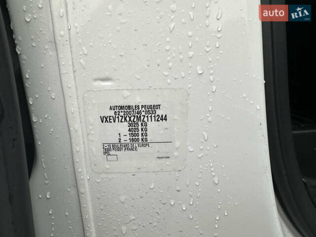 Белый Опель Vivaro-e, объемом двигателя 0 л и пробегом 44 тыс. км за 14500 $, фото 6 на Automoto.ua