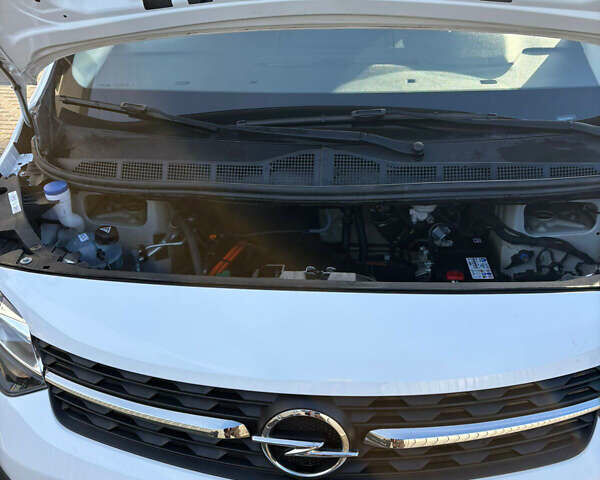 Белый Опель Vivaro-e, объемом двигателя 0 л и пробегом 31 тыс. км за 25900 $, фото 17 на Automoto.ua