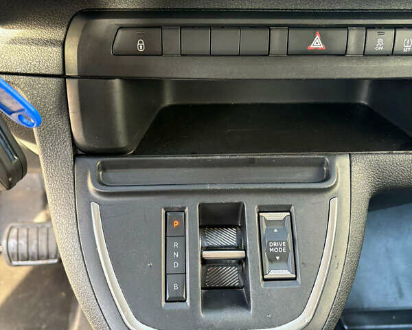 Белый Опель Vivaro-e, объемом двигателя 0 л и пробегом 31 тыс. км за 25900 $, фото 31 на Automoto.ua