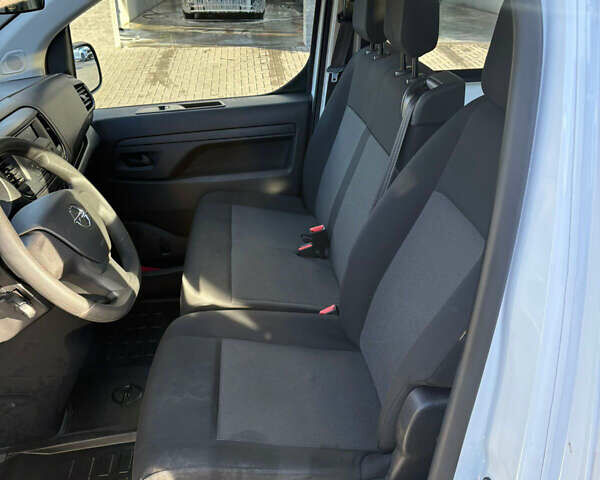 Белый Опель Vivaro-e, объемом двигателя 0 л и пробегом 31 тыс. км за 25900 $, фото 20 на Automoto.ua