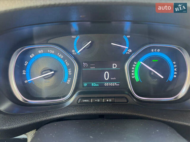 Белый Опель Vivaro-e, объемом двигателя 0 л и пробегом 31 тыс. км за 25900 $, фото 28 на Automoto.ua