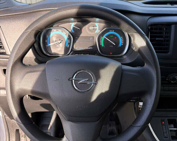 Белый Опель Vivaro-e, объемом двигателя 0 л и пробегом 31 тыс. км за 25900 $, фото 27 на Automoto.ua