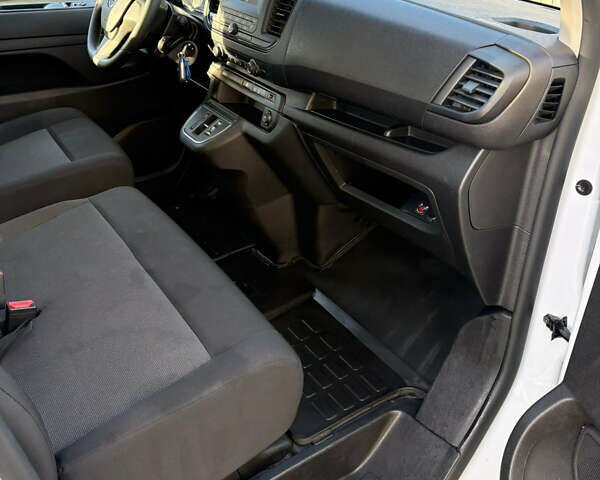 Белый Опель Vivaro-e, объемом двигателя 0 л и пробегом 31 тыс. км за 25900 $, фото 26 на Automoto.ua