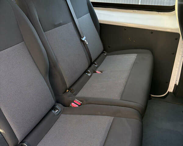 Белый Опель Vivaro-e, объемом двигателя 0 л и пробегом 31 тыс. км за 25900 $, фото 22 на Automoto.ua