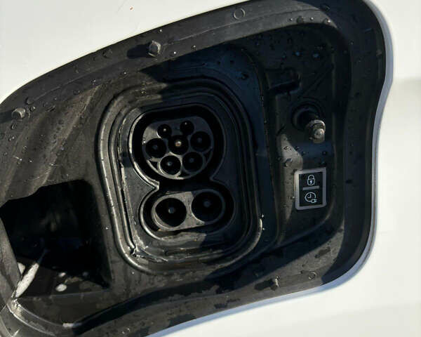 Белый Опель Vivaro-e, объемом двигателя 0 л и пробегом 31 тыс. км за 25900 $, фото 15 на Automoto.ua