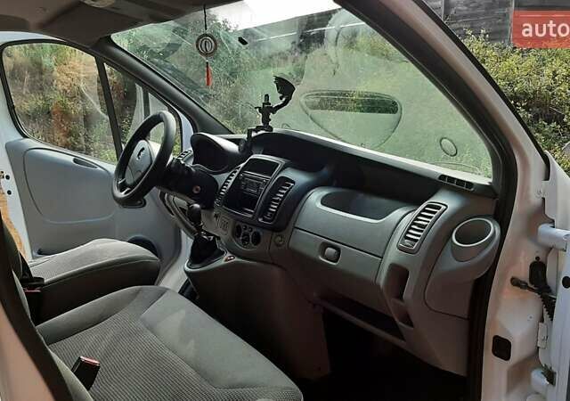 Білий Опель Vivaro-e, об'ємом двигуна 2 л та пробігом 290 тис. км за 12000 $, фото 4 на Automoto.ua