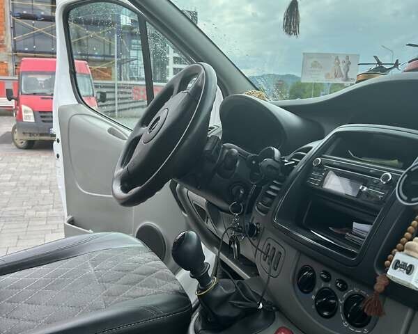 Белый Опель Vivaro-e, объемом двигателя 2 л и пробегом 310 тыс. км за 12300 $, фото 10 на Automoto.ua