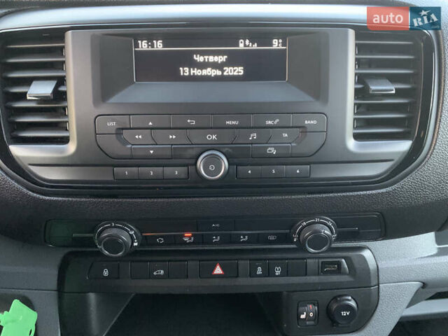 Белый Опель Vivaro-e, объемом двигателя 0 л и пробегом 27 тыс. км за 18700 $, фото 34 на Automoto.ua