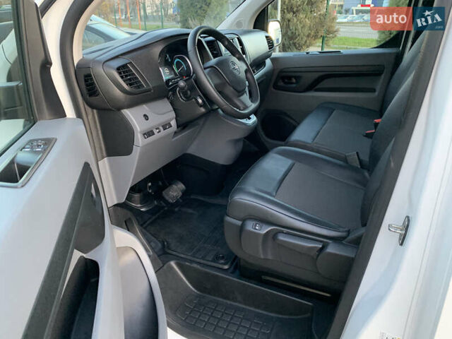 Белый Опель Vivaro-e, объемом двигателя 0 л и пробегом 27 тыс. км за 18700 $, фото 29 на Automoto.ua
