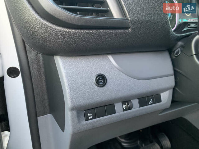 Белый Опель Vivaro-e, объемом двигателя 0 л и пробегом 27 тыс. км за 18700 $, фото 31 на Automoto.ua
