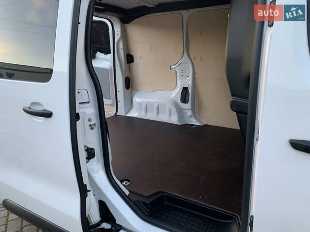 Белый Опель Vivaro-e, объемом двигателя 0 л и пробегом 27 тыс. км за 18700 $, фото 26 на Automoto.ua