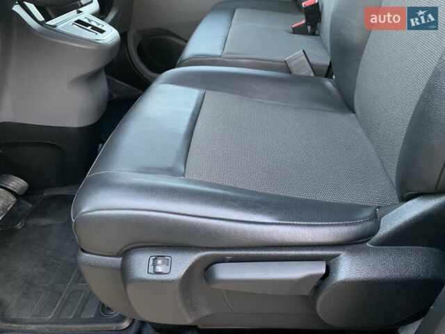 Белый Опель Vivaro-e, объемом двигателя 0 л и пробегом 27 тыс. км за 18700 $, фото 32 на Automoto.ua