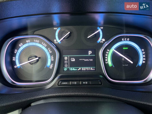 Белый Опель Vivaro-e, объемом двигателя 0 л и пробегом 27 тыс. км за 18700 $, фото 27 на Automoto.ua