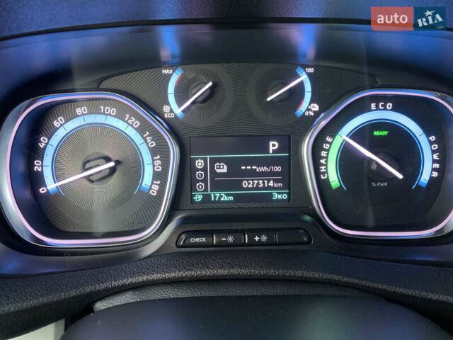 Белый Опель Vivaro-e, объемом двигателя 0 л и пробегом 27 тыс. км за 18700 $, фото 28 на Automoto.ua