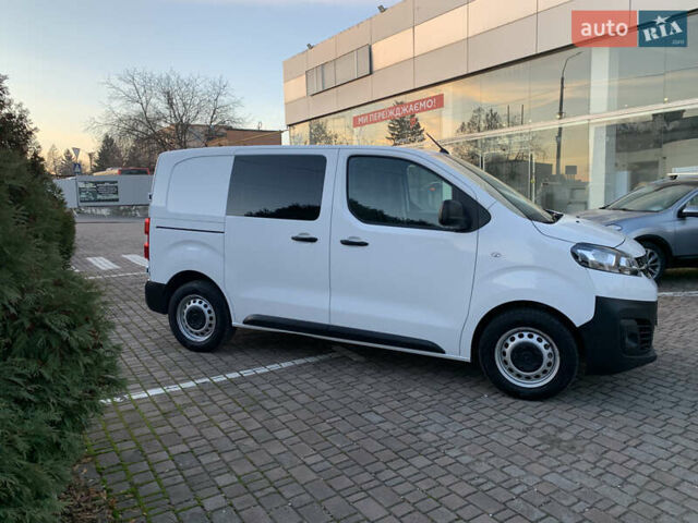 Белый Опель Vivaro-e, объемом двигателя 0 л и пробегом 27 тыс. км за 18700 $, фото 7 на Automoto.ua