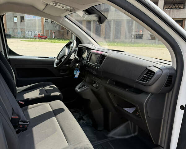 Белый Опель Vivaro-e, объемом двигателя 0 л и пробегом 17 тыс. км за 22700 $, фото 9 на Automoto.ua