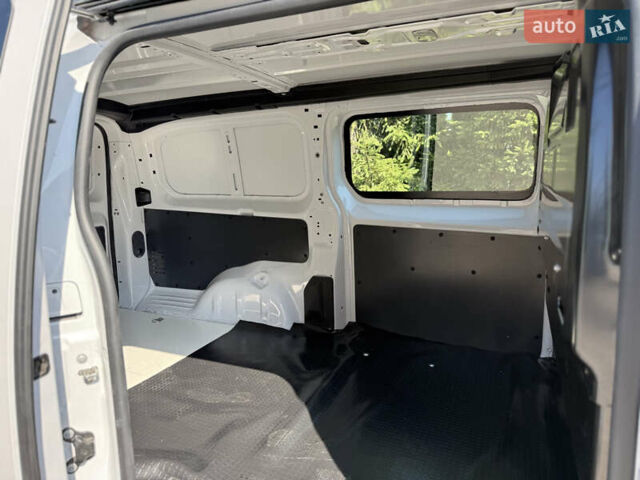 Белый Опель Vivaro-e, объемом двигателя 0 л и пробегом 17 тыс. км за 23900 $, фото 16 на Automoto.ua