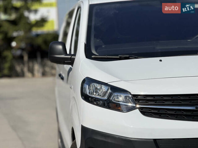 Белый Опель Vivaro-e, объемом двигателя 0 л и пробегом 17 тыс. км за 23900 $, фото 6 на Automoto.ua