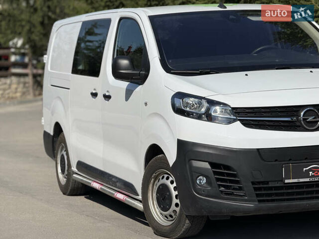 Белый Опель Vivaro-e, объемом двигателя 0 л и пробегом 17 тыс. км за 23900 $, фото 7 на Automoto.ua