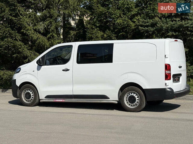 Белый Опель Vivaro-e, объемом двигателя 0 л и пробегом 17 тыс. км за 23900 $, фото 10 на Automoto.ua