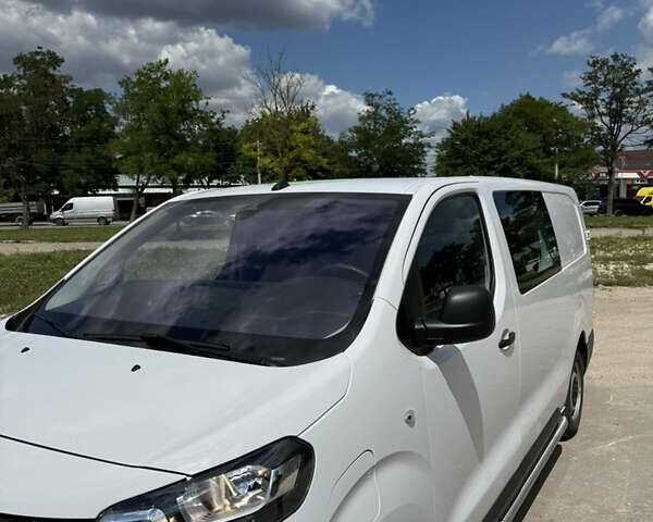 Белый Опель Vivaro-e, объемом двигателя 0 л и пробегом 17 тыс. км за 22700 $, фото 6 на Automoto.ua