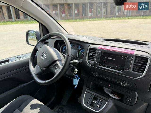 Белый Опель Vivaro-e, объемом двигателя 0 л и пробегом 17 тыс. км за 22700 $, фото 10 на Automoto.ua