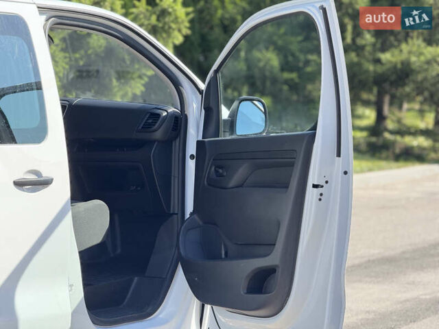 Белый Опель Vivaro-e, объемом двигателя 0 л и пробегом 17 тыс. км за 23900 $, фото 20 на Automoto.ua